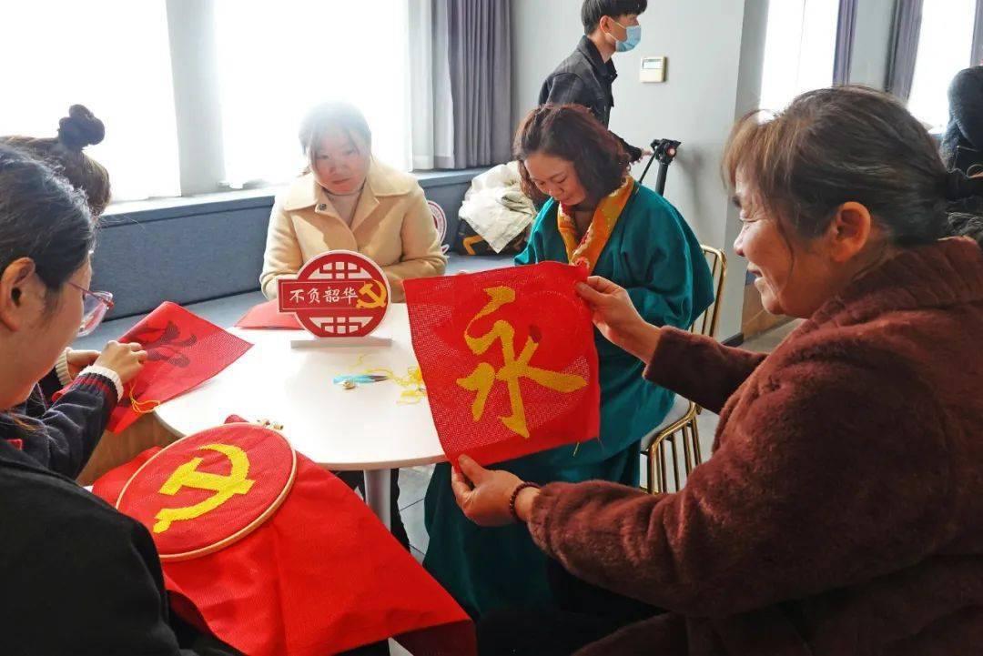 漂亮鹦鹉救援