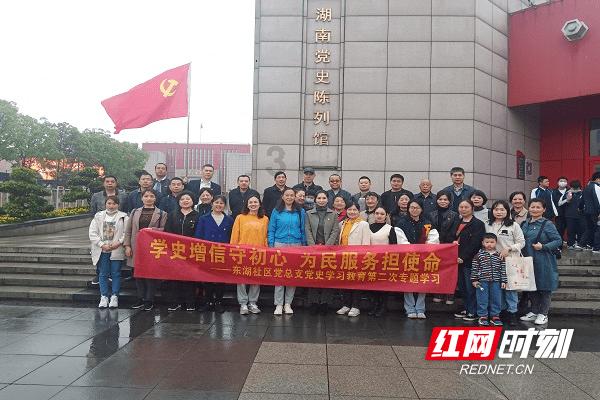 怎样能同步看到老婆和谁聊天？游戏画面